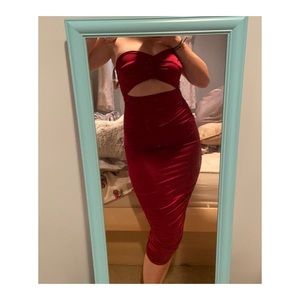RED RUCHED DRESS NEVER WORN - FITS LIKE MEDIUM